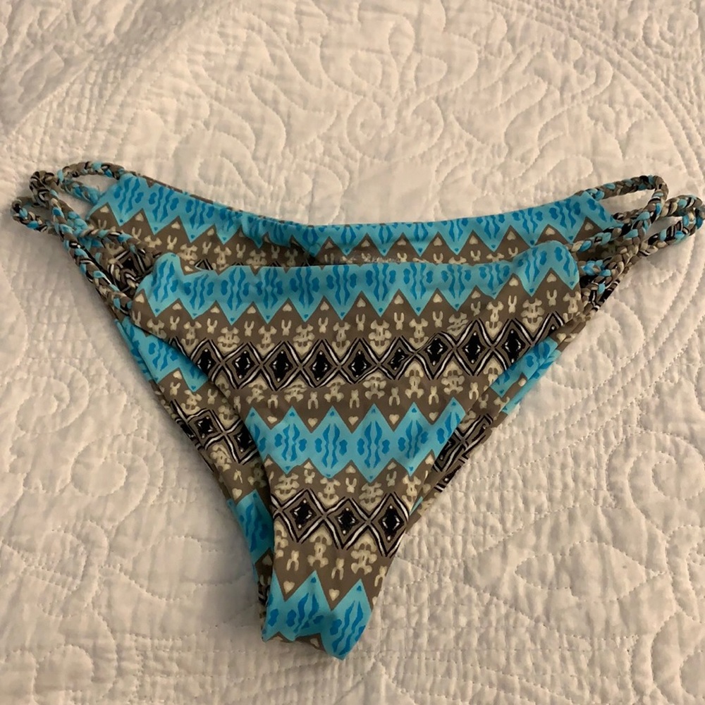Frankie’s bikini bottom